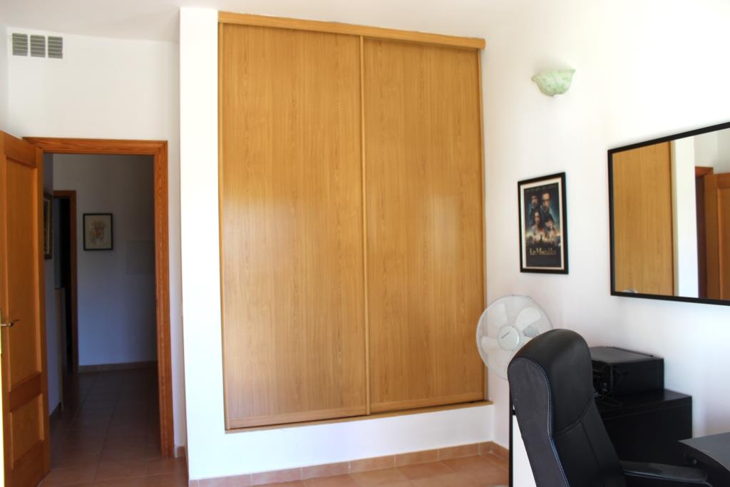 CHALET CON PISCINA EN  SA RAPITA.