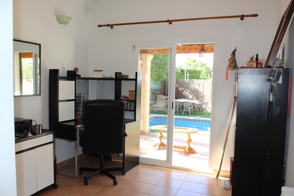 CHALET CON PISCINA EN  SA RAPITA.
