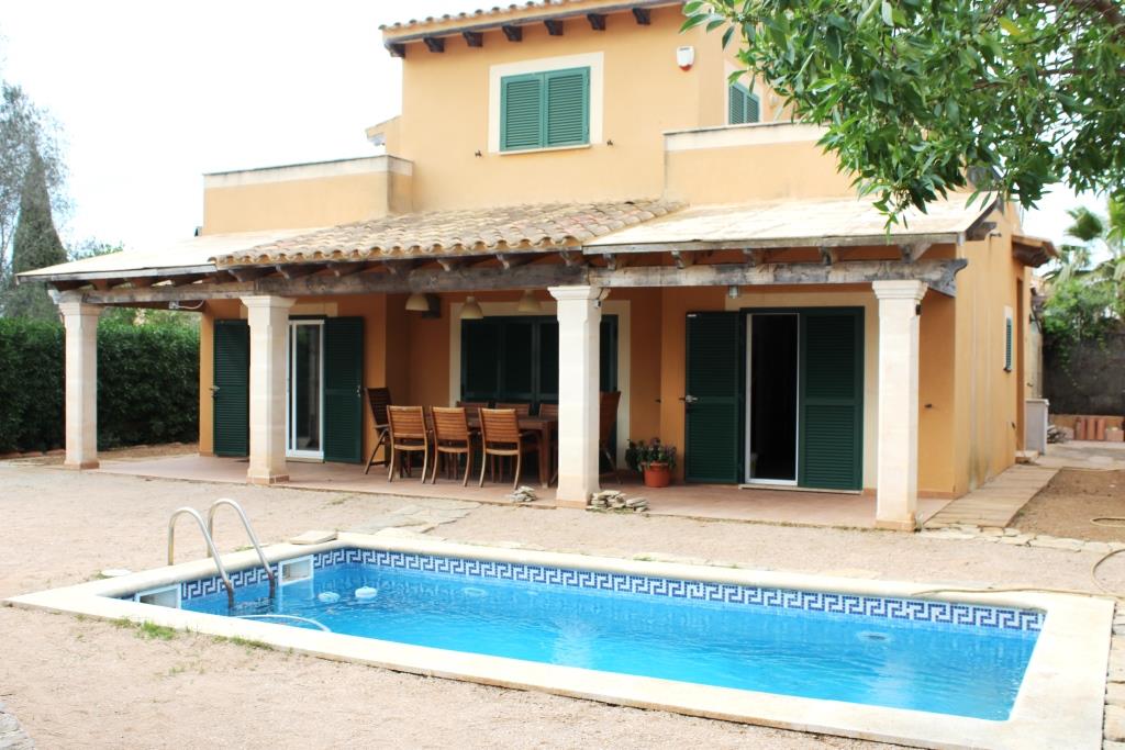 CHALET CON PISCINA EN  SA RAPITA.